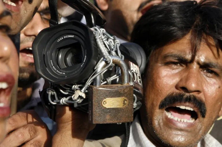 How Pakistan’s Press Fights to Breathe Under Military Control